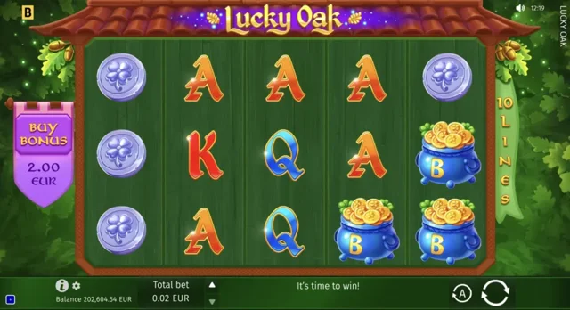 Lucky Oak: official clover-and-gold reel field.